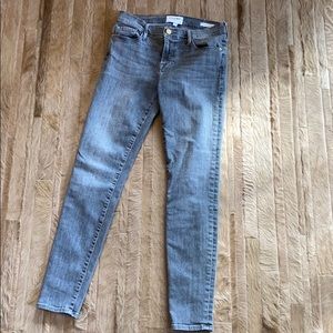 Size 28 Frame skinny jeans